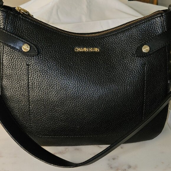 Calvin Klein Leather Pebbled Leather Bag with Gold Chain and Flat Black Leather - Picture 2 of 7